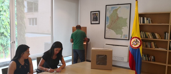 Inició la jornada electoral presidencial 2018 para la segunda vuelta en el Consulado de Colombia en Acra